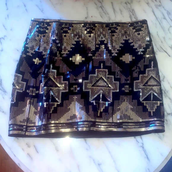 *donated* Express Black & Gold Sequin Skirt - Picture 1 of 3